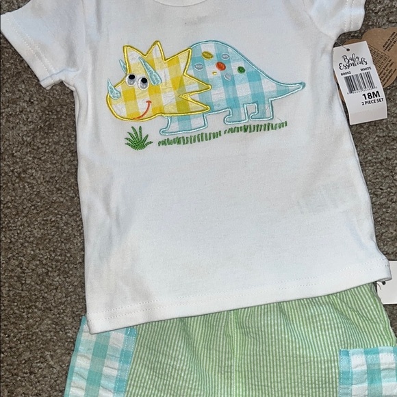 Baby Essentials Other - Baby Essentials White and Green Dinosaur Matching Set